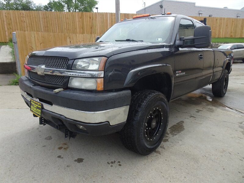 2003 Chevrolet Silverado 2500 HD LT 6.6L Duramax V8 4X4   - Photo 6 - Cincinnati, OH 45255