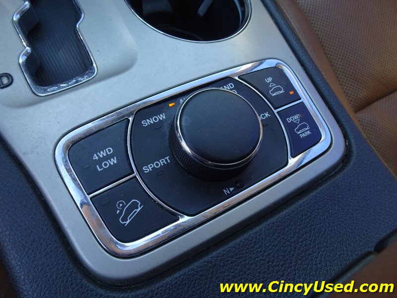 2012 Jeep Grand Cherokee Overland Summit - Photo 18 - Cincinnati, OH 45255