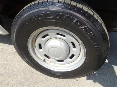 2006 Ford E-Series Cargo E-150   - Photo 88 - Cincinnati, OH 45255