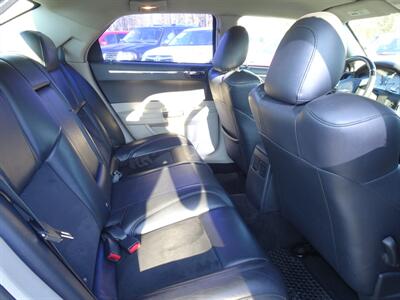 2006 Chrysler 300 SRT-8  6.1L HEMI V8 RWD - Photo 13 - Cincinnati, OH 45255