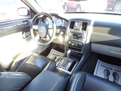 2006 Chrysler 300 SRT-8  6.1L HEMI V8 RWD - Photo 14 - Cincinnati, OH 45255