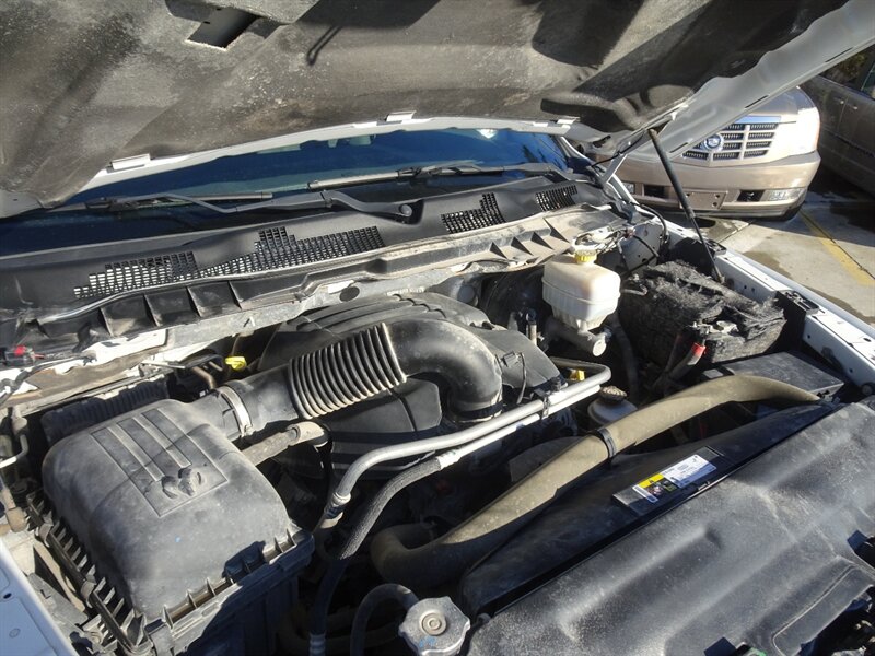 2015 RAM Ram Pickup 2500 Tradesman  HEMI V8 4X4 - Photo 32 - Cincinnati, OH 45255