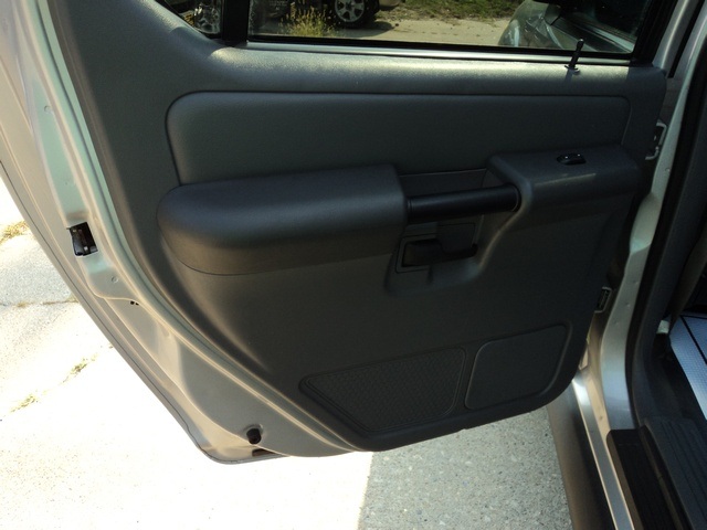 2005 Ford Explorer Sport Trac XLS - Photo 22 - Cincinnati, OH 45255