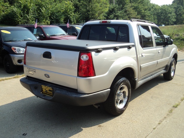 2005 Ford Explorer Sport Trac XLS - Photo 6 - Cincinnati, OH 45255