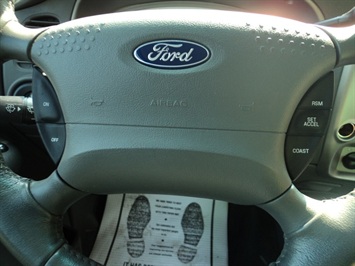 2005 Ford Explorer Sport Trac XLS   - Photo 17 - Cincinnati, OH 45255