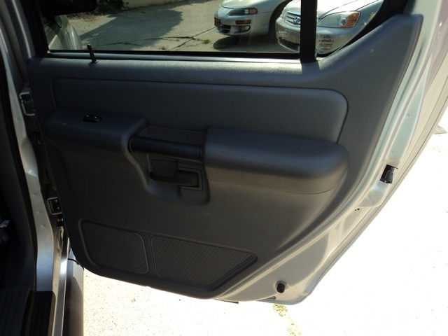 2005 Ford Explorer Sport Trac XLS - Photo 23 - Cincinnati, OH 45255