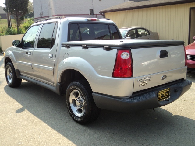 2005 Ford Explorer Sport Trac XLS - Photo 4 - Cincinnati, OH 45255