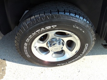 2005 Ford Explorer Sport Trac XLS   - Photo 25 - Cincinnati, OH 45255