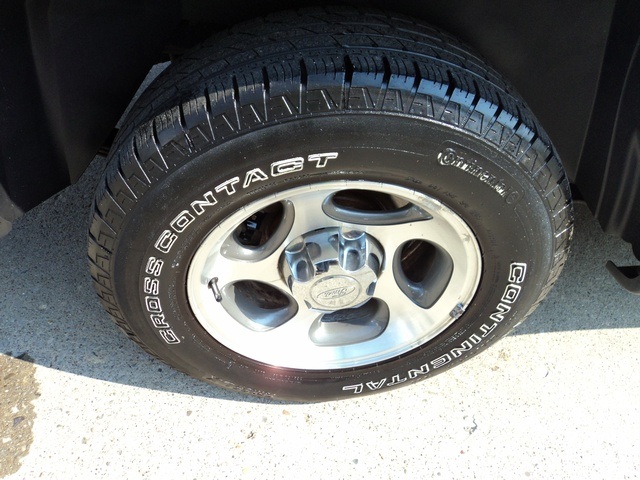 2005 Ford Explorer Sport Trac XLS - Photo 25 - Cincinnati, OH 45255