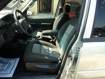 2005 Ford Explorer Sport Trac XLS   - Photo 14 - Cincinnati, OH 45255