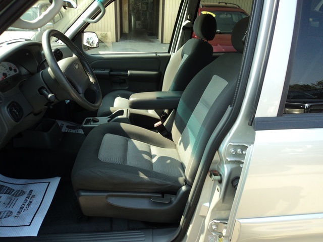 2005 Ford Explorer Sport Trac XLS - Photo 14 - Cincinnati, OH 45255