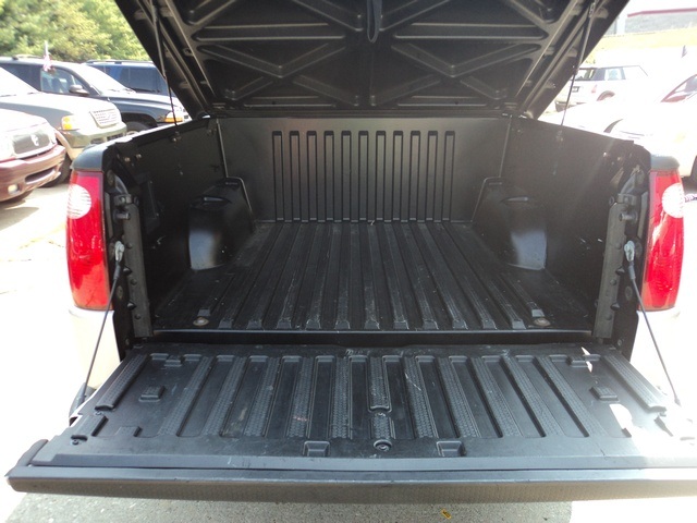 2005 Ford Explorer Sport Trac XLS - Photo 5 - Cincinnati, OH 45255