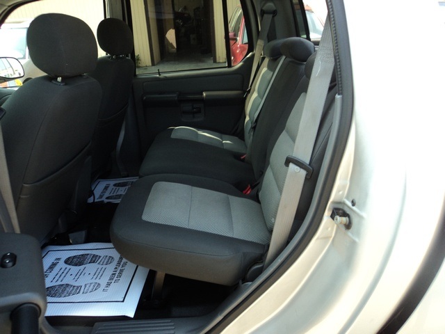 2005 Ford Explorer Sport Trac XLS - Photo 15 - Cincinnati, OH 45255