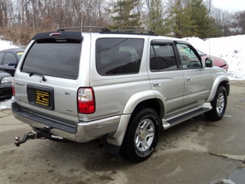 2001 Toyota 4Runner SR5   - Photo 6 - Cincinnati, OH 45255