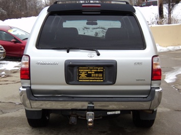 2001 Toyota 4Runner SR5   - Photo 5 - Cincinnati, OH 45255