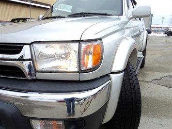 2001 Toyota 4Runner SR5   - Photo 13 - Cincinnati, OH 45255