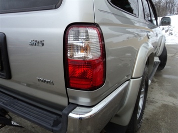 2001 Toyota 4Runner SR5   - Photo 15 - Cincinnati, OH 45255