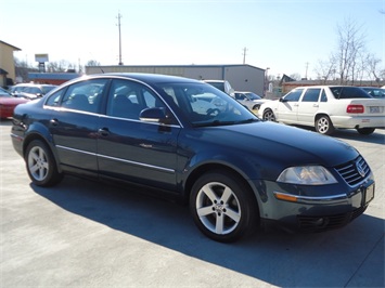 2004 Volkswagen Passat GLX   - Photo 1 - Cincinnati, OH 45255