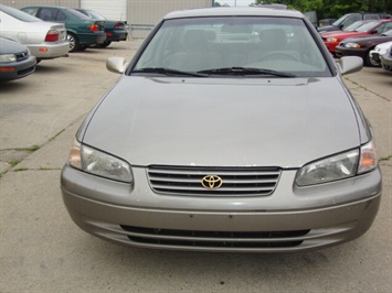 1998 Toyota Camry LE   - Photo 2 - Cincinnati, OH 45255