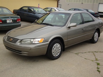 1998 Toyota Camry LE   - Photo 3 - Cincinnati, OH 45255