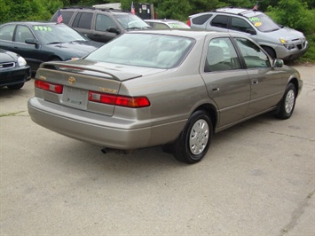 1998 Toyota Camry LE   - Photo 5 - Cincinnati, OH 45255