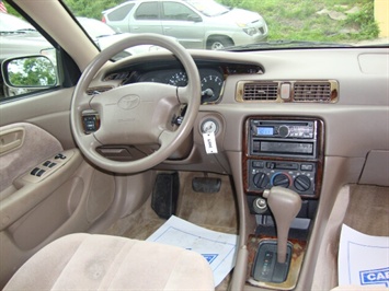 1998 Toyota Camry LE   - Photo 6 - Cincinnati, OH 45255