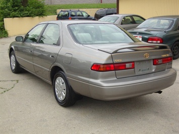 1998 Toyota Camry LE   - Photo 4 - Cincinnati, OH 45255