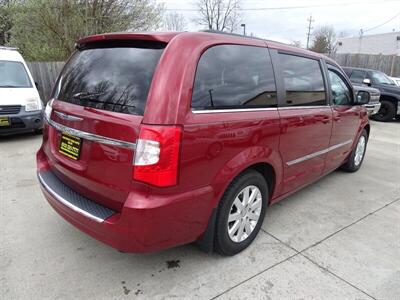 2014 Chrysler Town & Country Touring  3.6L V6 FWD - Photo 12 - Cincinnati, OH 45255