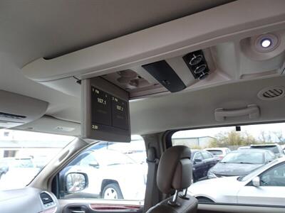 2014 Chrysler Town & Country Touring  3.6L V6 FWD - Photo 40 - Cincinnati, OH 45255