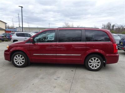 2014 Chrysler Town & Country Touring  3.6L V6 FWD - Photo 13 - Cincinnati, OH 45255