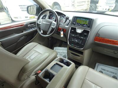 2014 Chrysler Town & Country Touring  3.6L V6 FWD - Photo 18 - Cincinnati, OH 45255