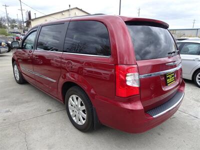 2014 Chrysler Town & Country Touring  3.6L V6 FWD - Photo 7 - Cincinnati, OH 45255