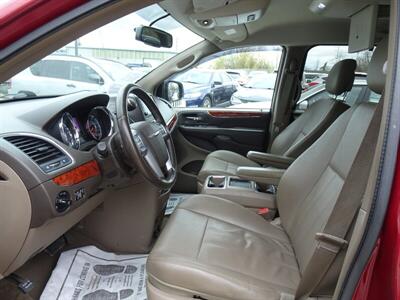 2014 Chrysler Town & Country Touring  3.6L V6 FWD - Photo 25 - Cincinnati, OH 45255