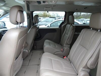 2014 Chrysler Town & Country Touring  3.6L V6 FWD - Photo 27 - Cincinnati, OH 45255