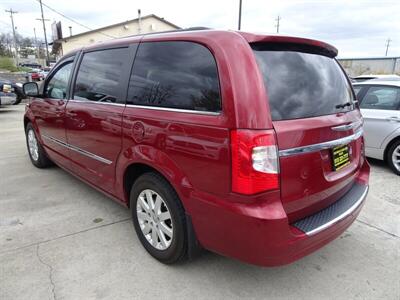 2014 Chrysler Town & Country Touring  3.6L V6 FWD - Photo 8 - Cincinnati, OH 45255