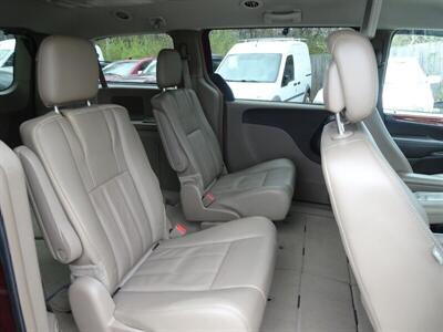 2014 Chrysler Town & Country Touring  3.6L V6 FWD - Photo 22 - Cincinnati, OH 45255