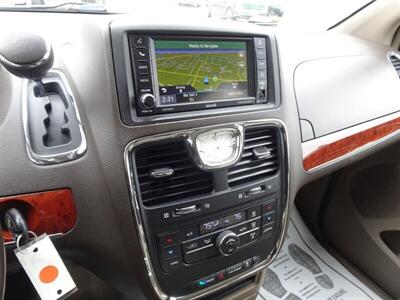 2014 Chrysler Town & Country Touring  3.6L V6 FWD - Photo 38 - Cincinnati, OH 45255