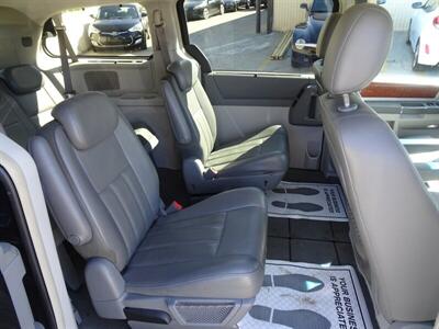 2009 Chrysler Town and Country Touring   - Photo 50 - Cincinnati, OH 45255
