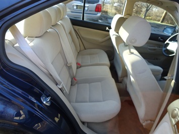 2002 Volkswagen Jetta GLS   - Photo 9 - Cincinnati, OH 45255