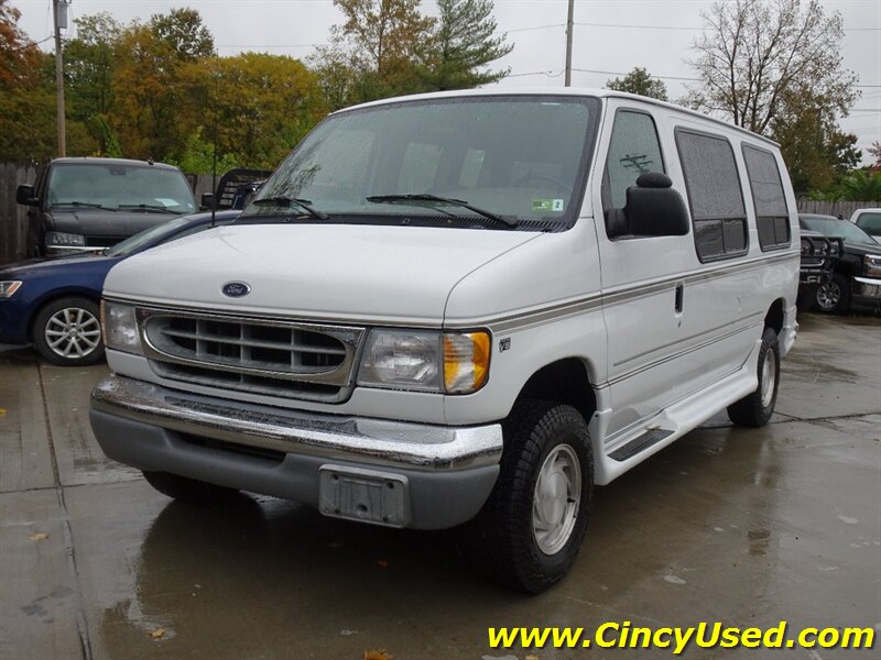 2002 Ford E-Series Chassis E150   - Photo 3 - Cincinnati, OH 45255