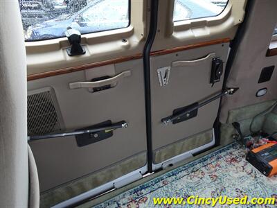 2002 Ford E-Series Chassis E150   - Photo 26 - Cincinnati, OH 45255