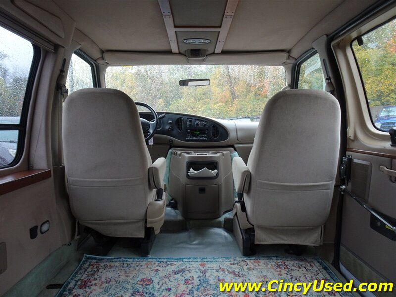 2002 Ford E-Series Chassis E150   - Photo 17 - Cincinnati, OH 45255