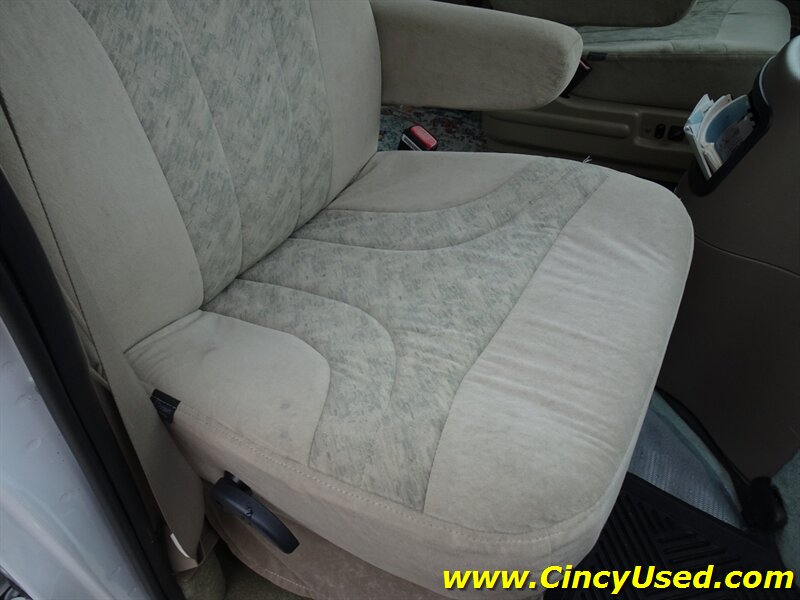 2002 Ford E-Series Chassis E150   - Photo 27 - Cincinnati, OH 45255
