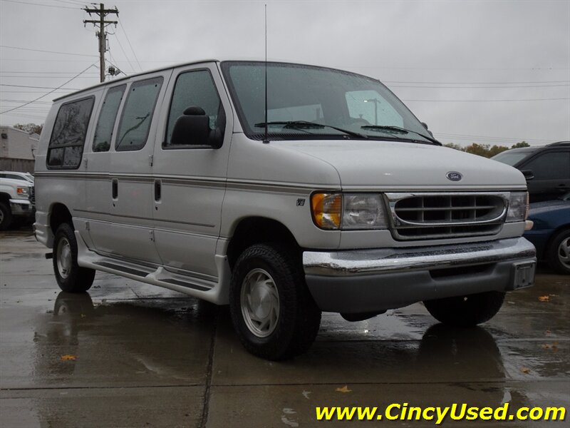 2002 Ford E-Series Chassis E150   - Photo 4 - Cincinnati, OH 45255