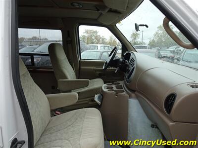 2002 Ford E-Series Chassis E150   - Photo 10 - Cincinnati, OH 45255