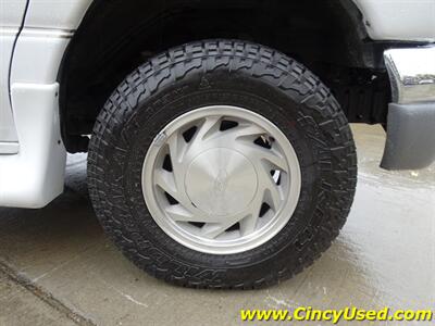 2002 Ford E-Series Chassis E150   - Photo 14 - Cincinnati, OH 45255