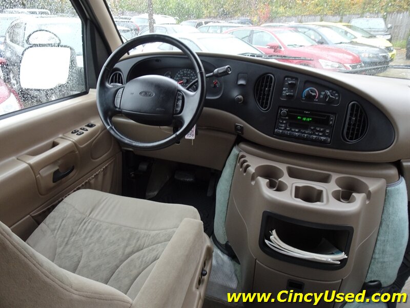 2002 Ford E-Series Chassis E150   - Photo 18 - Cincinnati, OH 45255