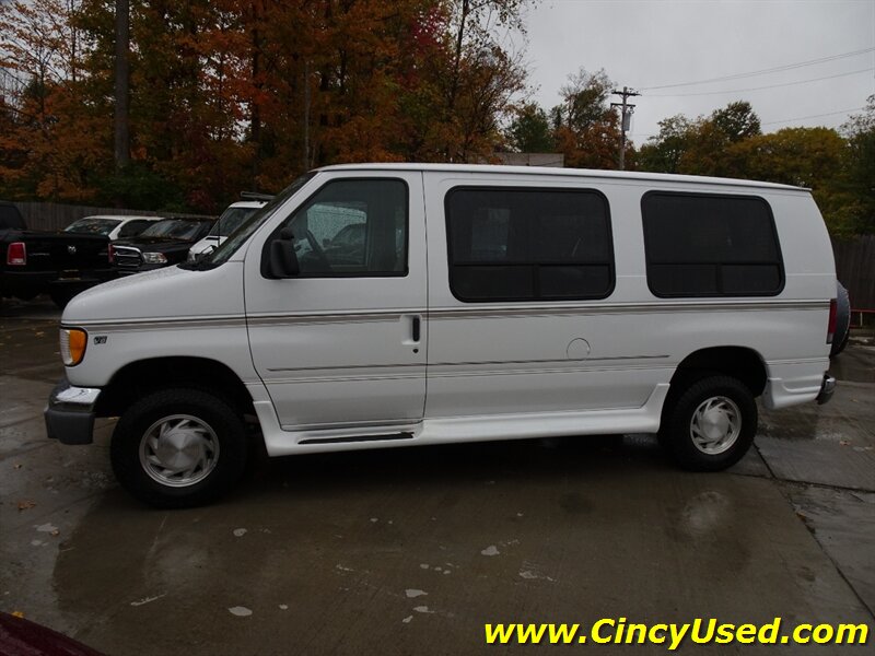 2002 Ford E-Series Chassis E150   - Photo 9 - Cincinnati, OH 45255