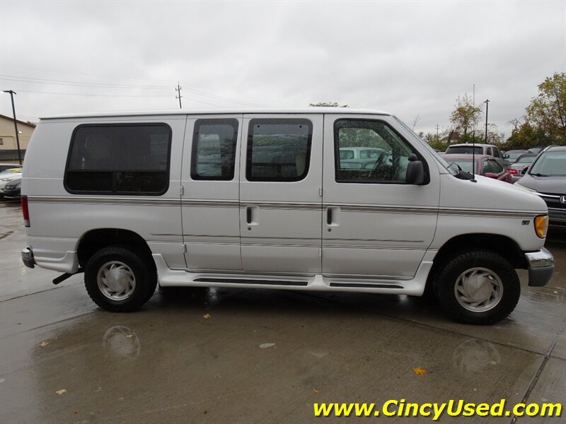 2002 Ford E-Series Chassis E150   - Photo 5 - Cincinnati, OH 45255
