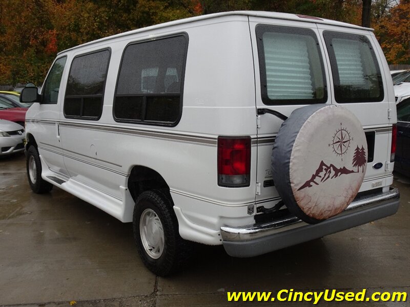 2002 Ford E-Series Chassis E150   - Photo 8 - Cincinnati, OH 45255